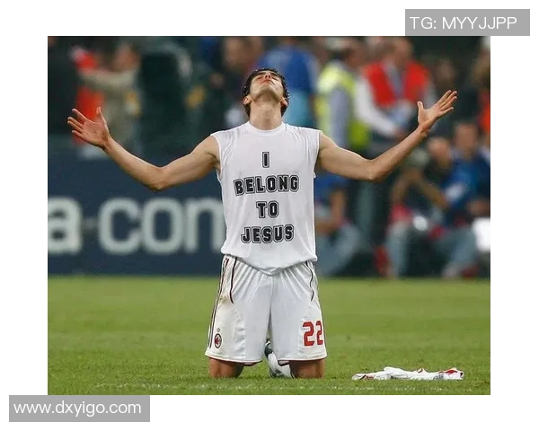 足球明星进场走路姿势的魅力与风采解析让我们一起感受他们的独特气质与风格